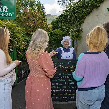 Bakers Rest Ideal For 2 Families Centrally Located In With Walks From The Door