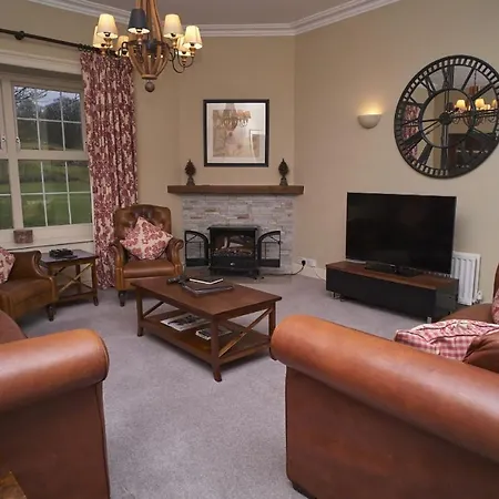 Bakers Rest Ideal For 2 Families Centrally Located In With Walks From The Door *