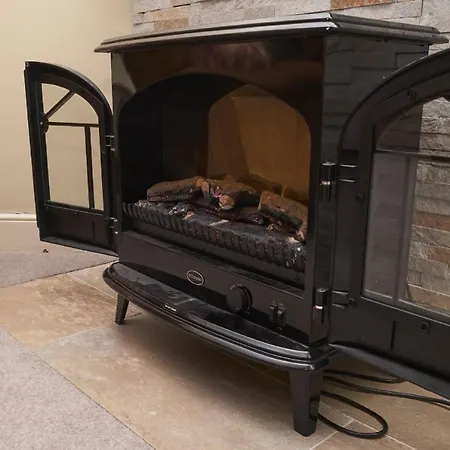 Bakers Rest Ideal For 2 Families Centrally Located In With Walks From The Door