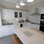 Bakers Rest Ideal For 2 Families Centrally Located In With Walks From The Door *
