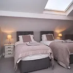 Bakers Rest Ideal For 2 Families Centrally Located In With Walks From The Door Feriehus